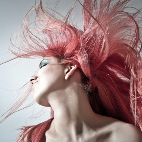 Les énergies post-partum et leurs impacts sur les cheveux